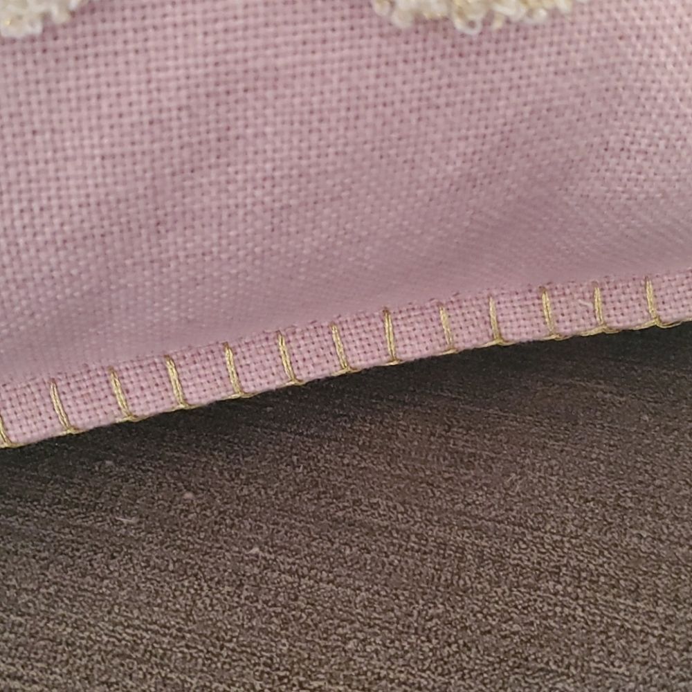 🌸Pink Pillow with LOVE in white and gold - Picture 4 of 4